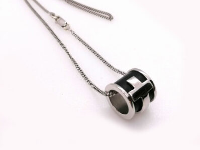PIANEGONDA Collier in Argento con Croce stilizzata su base di pelle nera