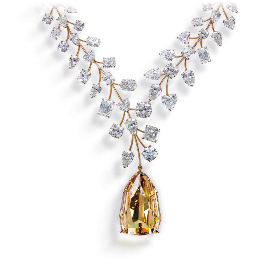Collana con il raro Diamante Giallo "Incomparable" di 407,48 carati con taglio a triolette.