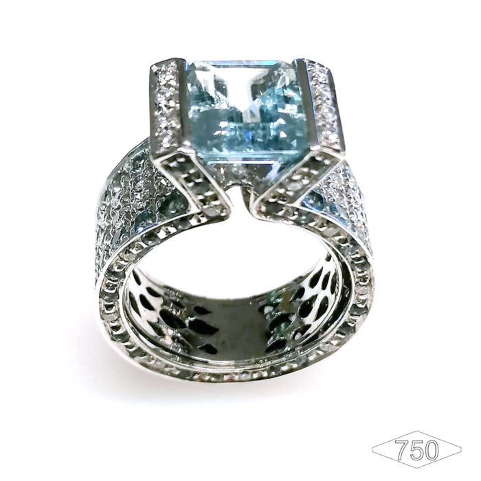 Anello Acquamarina Oro 18K con Brillanti