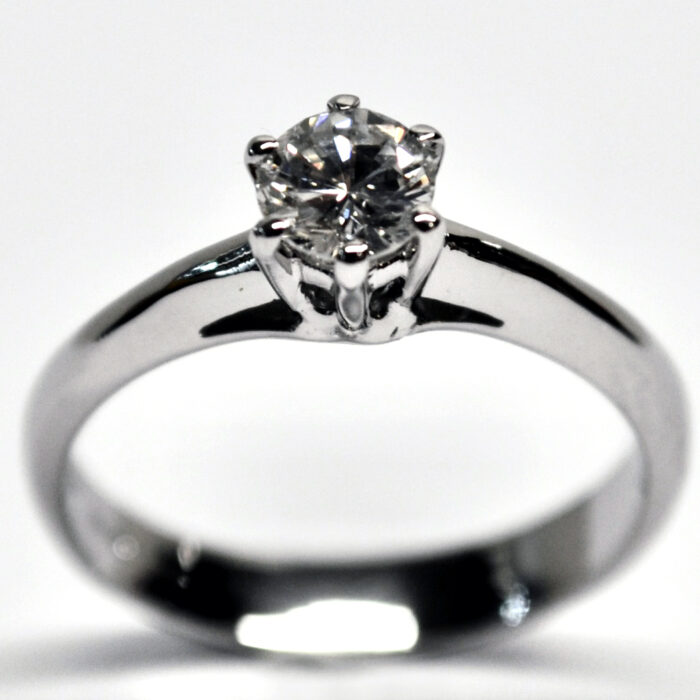 Anello Solitario oro bianco Ct 0,47 G S1 - immagine 7
