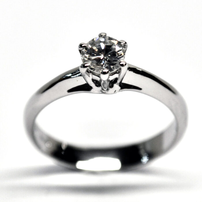 Anello Solitario oro bianco Ct 0,47 G S1