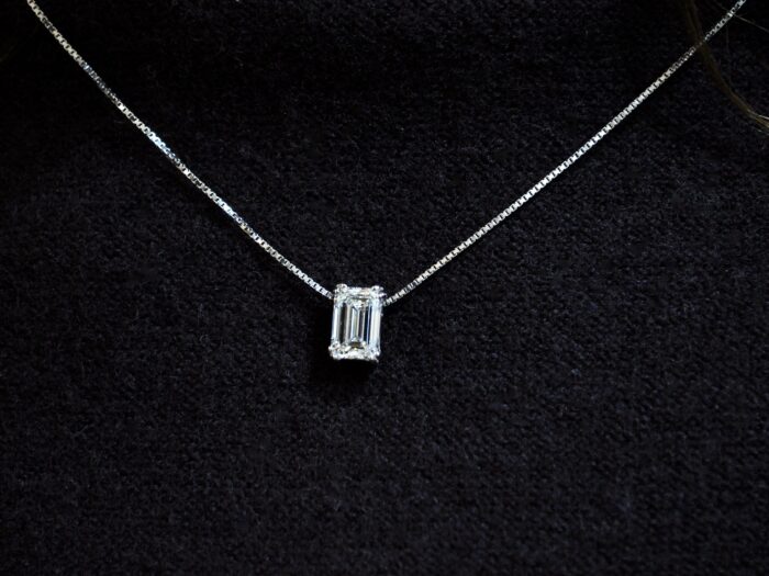Pendente Lab_Grown Diamond Emerald 2,04ct, E VS1 - immagine 3