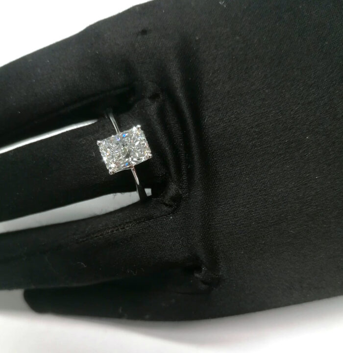 IGI Ring Lab_Grown Diamond 1.80ct, D VS1 Radiant - immagine 5